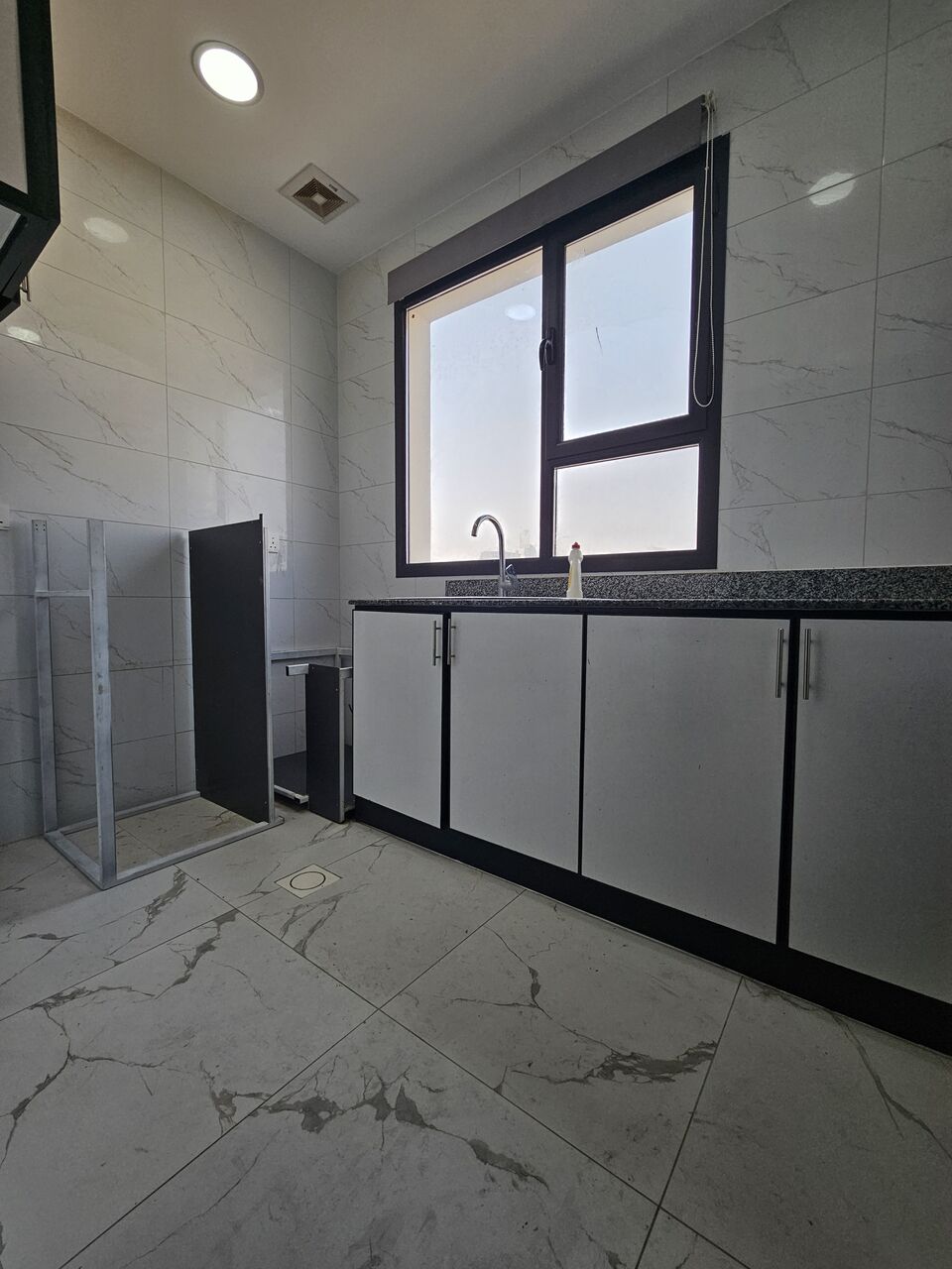 Salmaniya, Rooms for Rent, Room With Attached Washroom, SEMI FURNISHED, With EWA. 120 BD Only