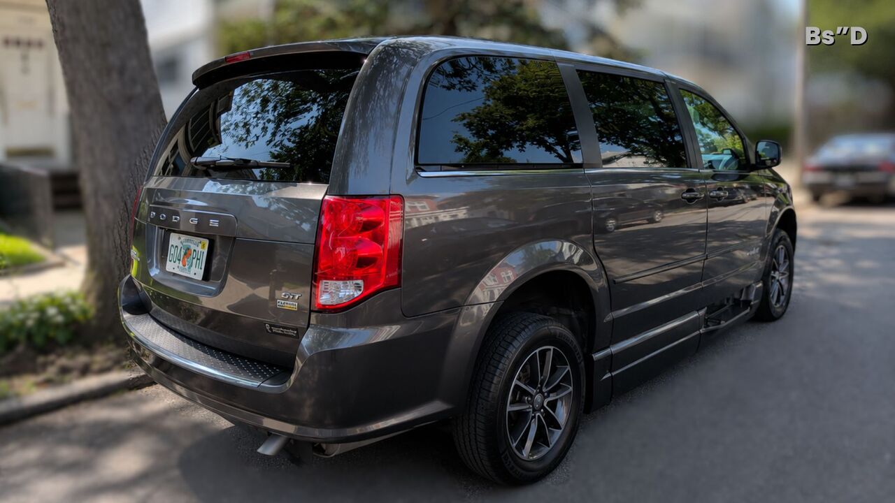 New York, Vehicles, Cars & Trucks , USD 26000,  Dodge Caravan,  2017,  Automatic,  25000 KM,   Dozdge Grand Caravan SXT BraunAbility® Wheelchair Accessible Mobility Van | $26,000