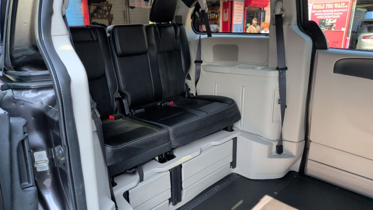 New York, Vehicles, Cars & Trucks , USD 26000,  Dodge Caravan,  2017,  Automatic,  25000 KM,   Dozdge Grand Caravan SXT BraunAbility® Wheelchair Accessible Mobility Van | $26,000