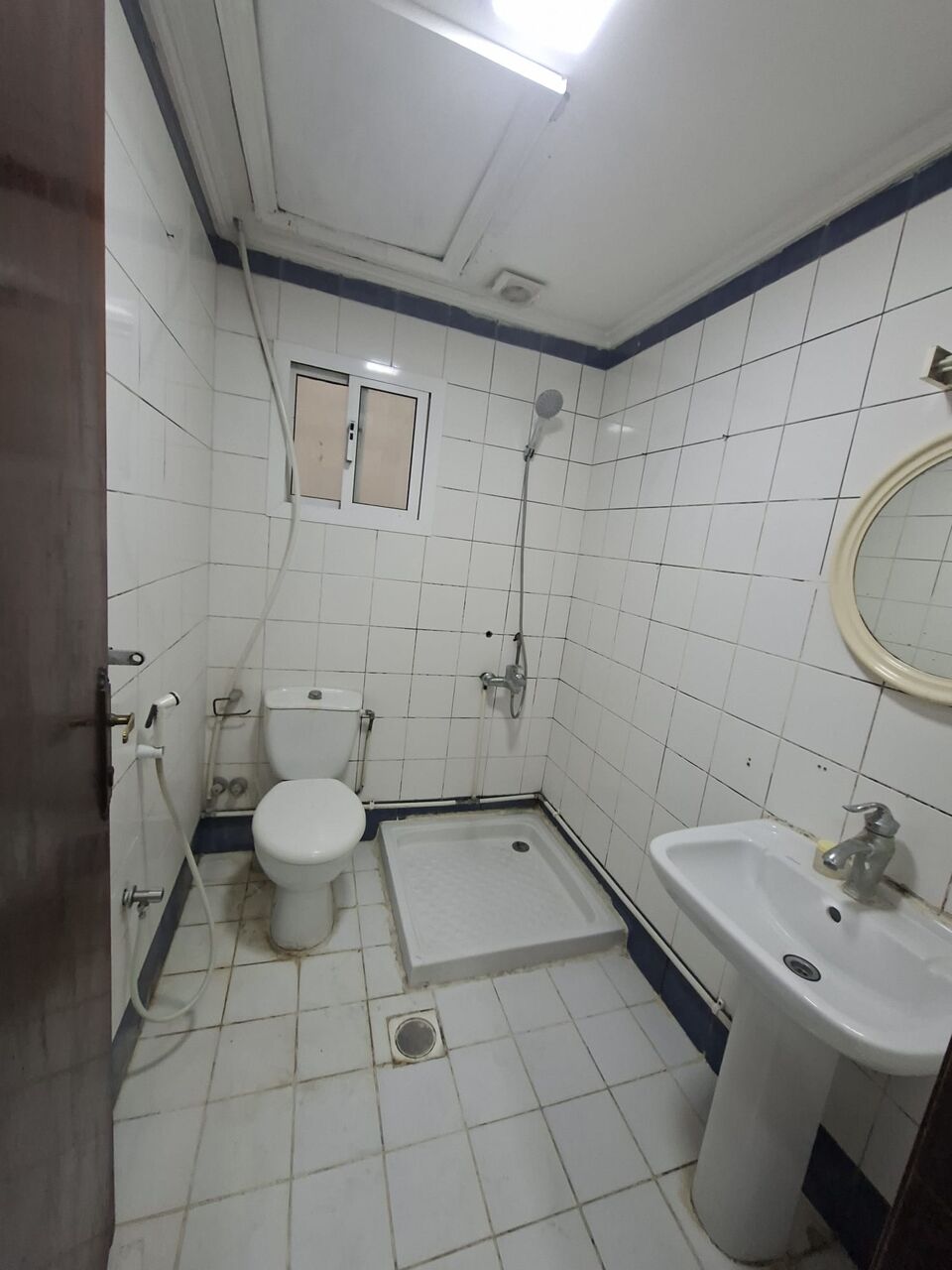 Adliya, Apartments, Flats, Houses & Villas, BHD 240/year,  2 BR,  Apartment For Rent In Adliya 2bhk Semi Furnished With Electricity
