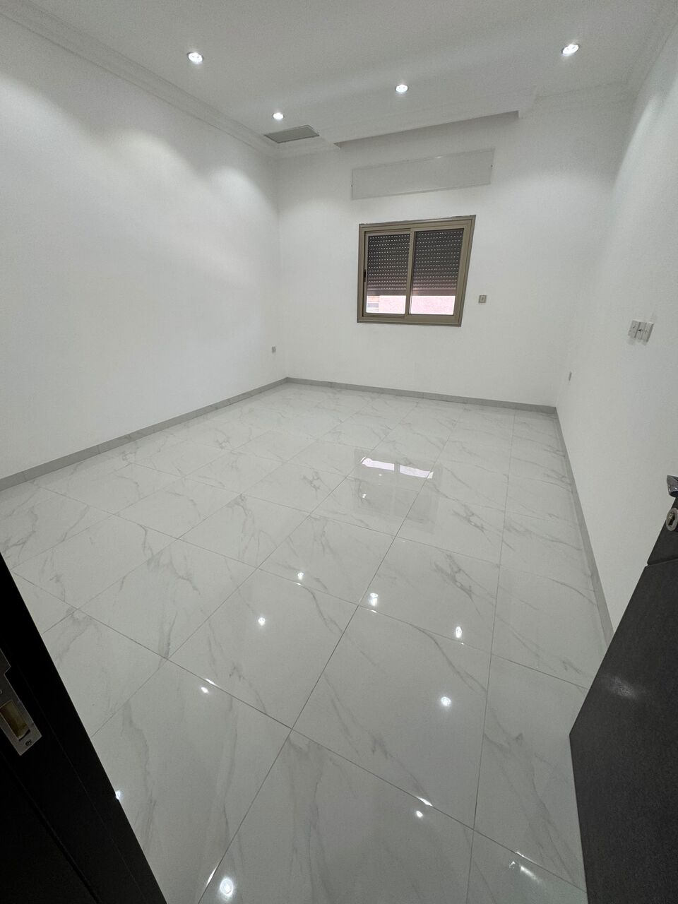 Mishref, Apartments, Flats, Houses & Villas, KWD 1250/month,  5 BR,  For Rent: A Floor In Mishref With 5 Rooms, Including 3 Master Bedrooms.