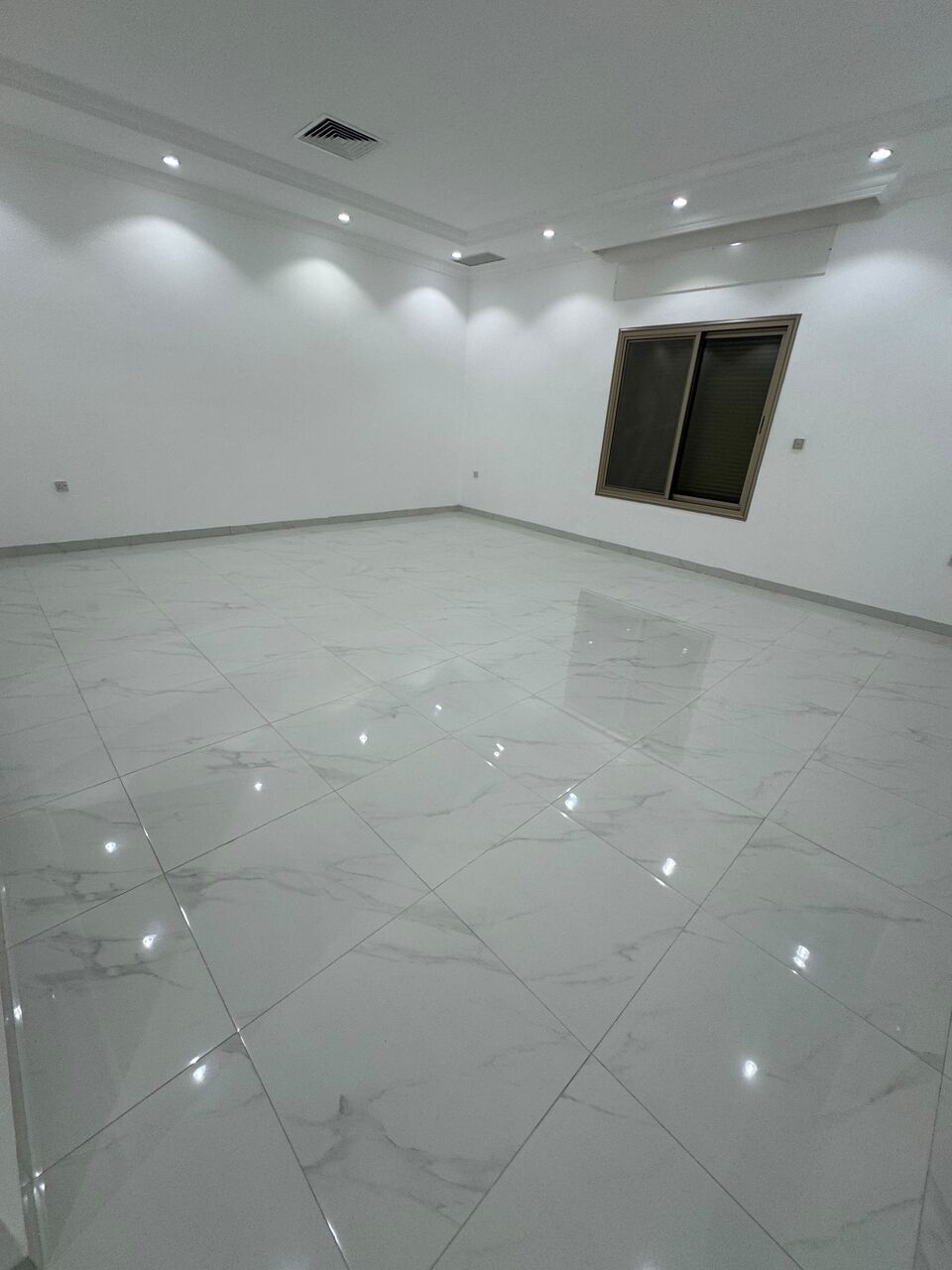 Mishref, Apartments, Flats, Houses & Villas, KWD 1250/month,  5 BR,  For Rent: A Floor In Mishref With 5 Rooms, Including 3 Master Bedrooms.