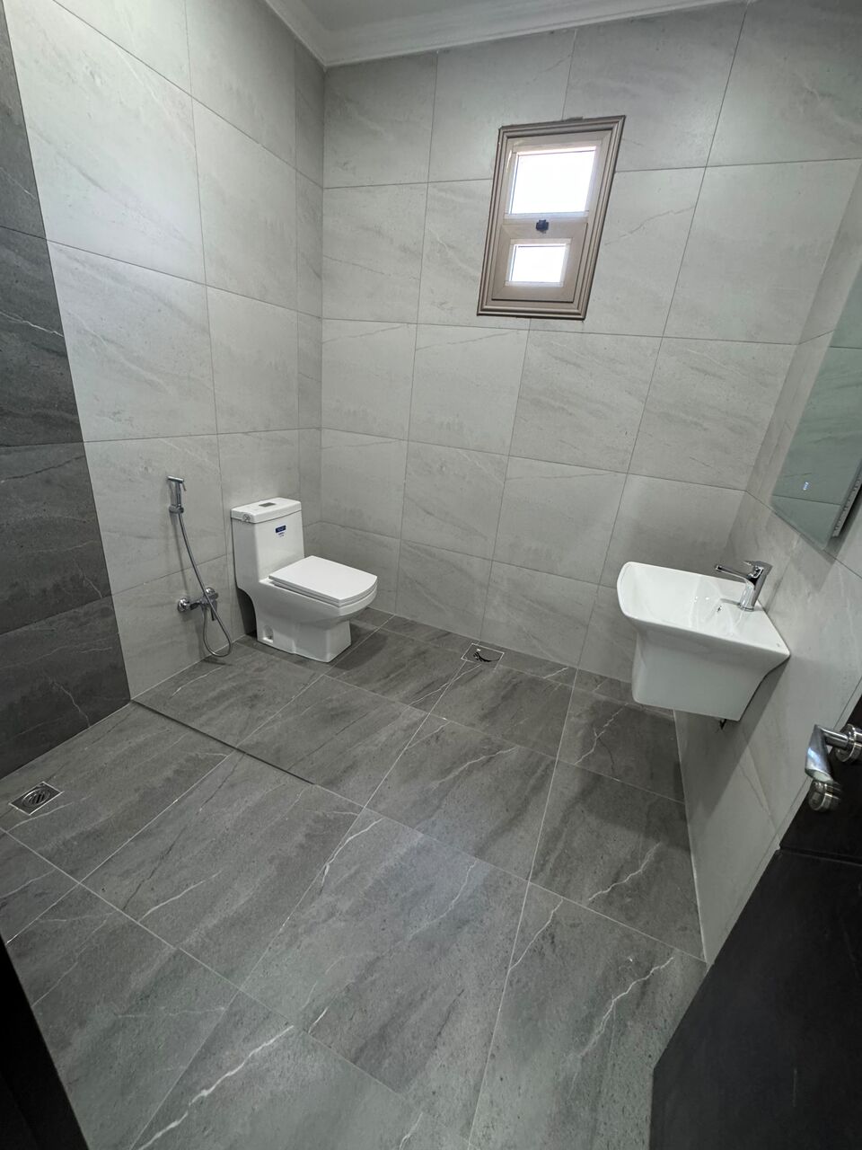 Mishref, Apartments, Flats, Houses & Villas, KWD 1250/month,  5 BR,  For Rent: A Floor In Mishref With 5 Rooms, Including 3 Master Bedrooms.
