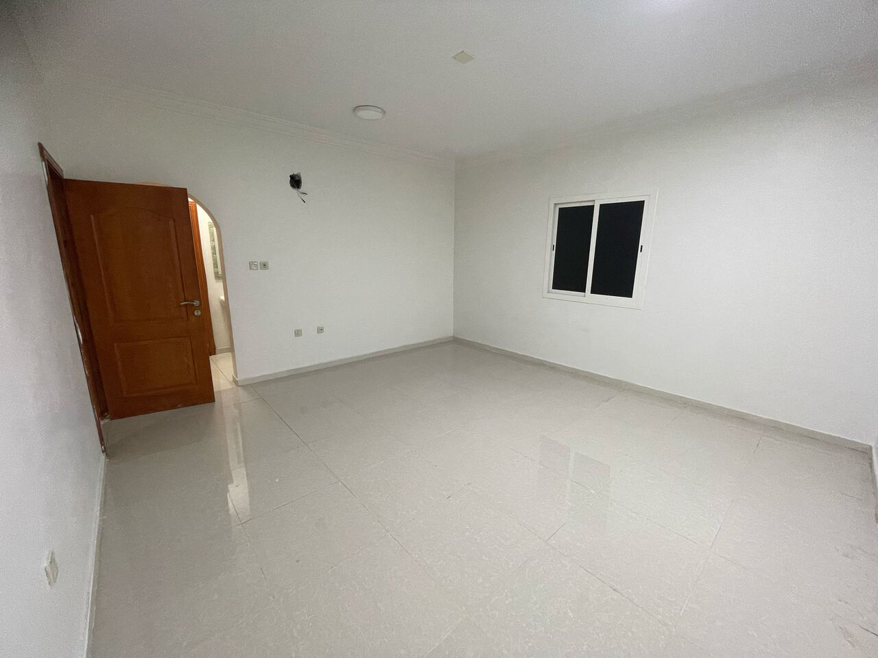 Jubail, Rooms for Rent, SAR 1000/month,  Un-Furnished Room For Executive Bachelor (1 Person) In Dakhel Mahdood