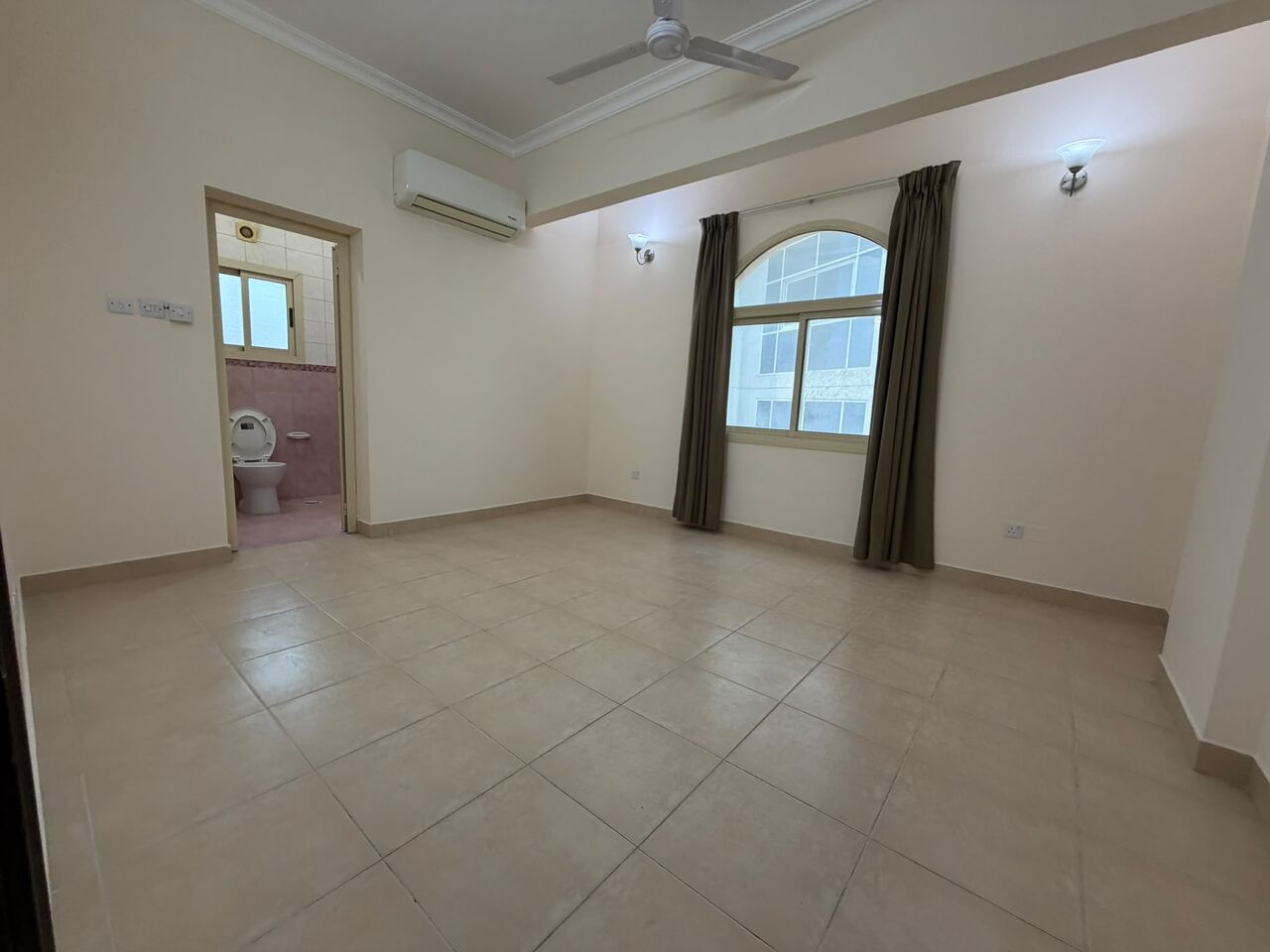 Umm Al Hassam, Apartments, Flats, Houses & Villas, BHD 280/month,  3 BR,  Semi-Furnished Apartment For Rent In Um Al Hassam | Balcony |
