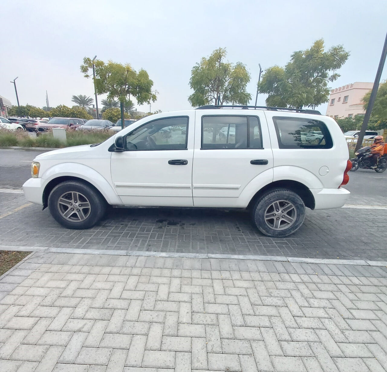 Hamad Town, Vehicles, Cars & Trucks , BHD 1200,  Dodge Durango,  2009,  Automatic,  189000 KM,   SLT  4x4 For Sale