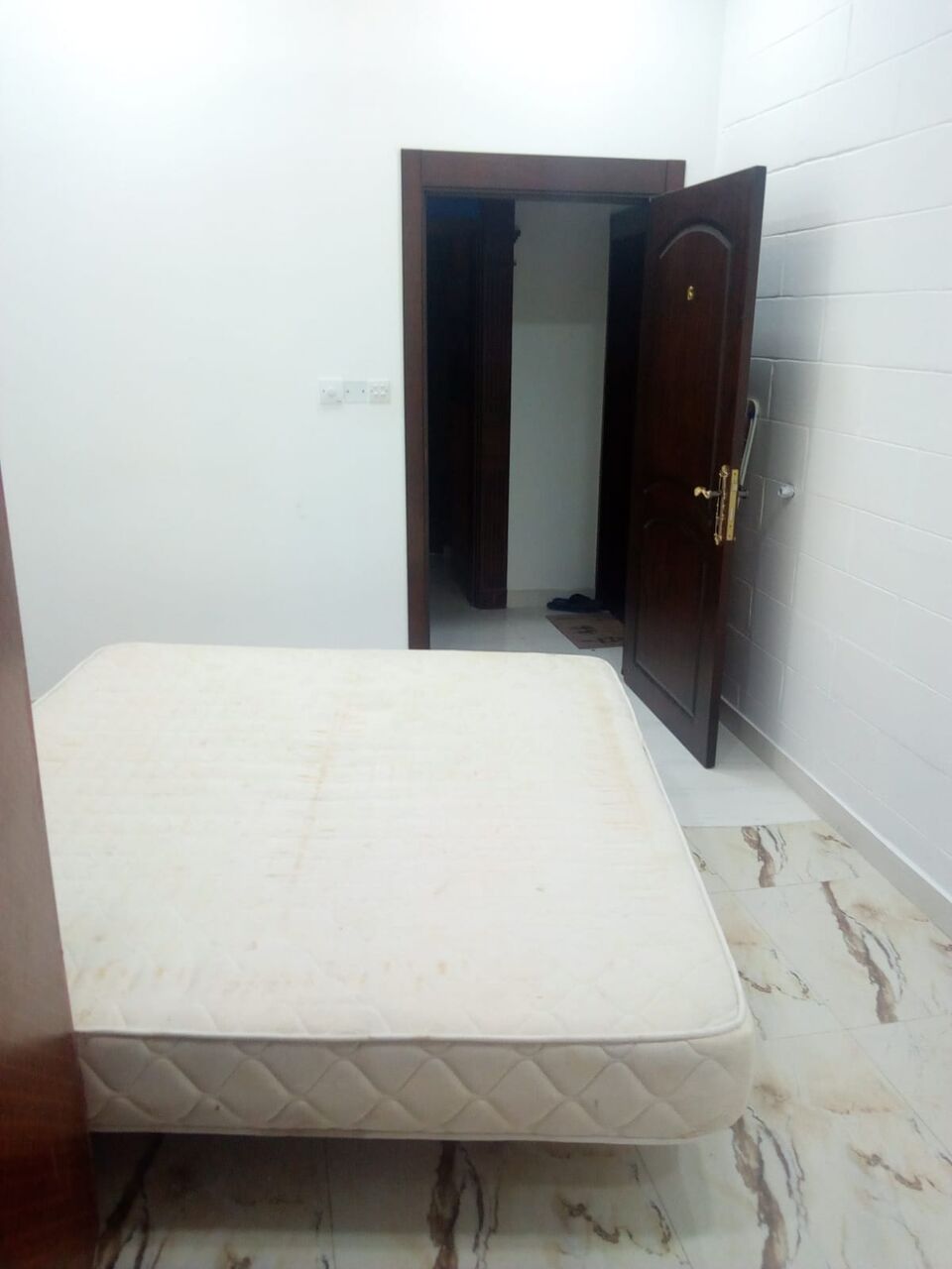 Al Seef, Rooms for Rent, BHD 100/month,  18 Sq. Meter,  Studio For Rent In Karbabad Area Near Seef Mall