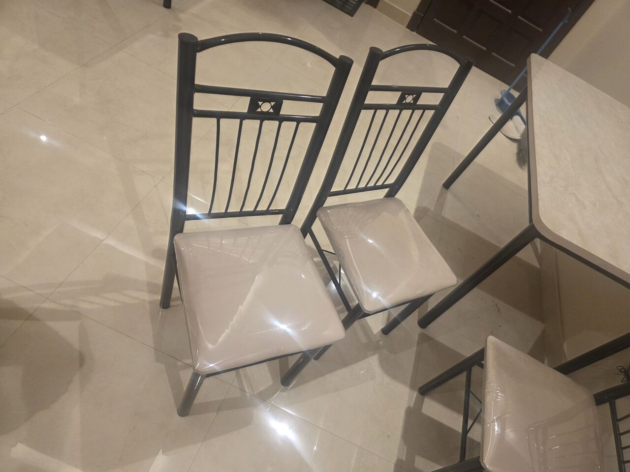 Al Malaz, Furniture, SAR 280,  280 Sar Dinning Table With 4 Chairs