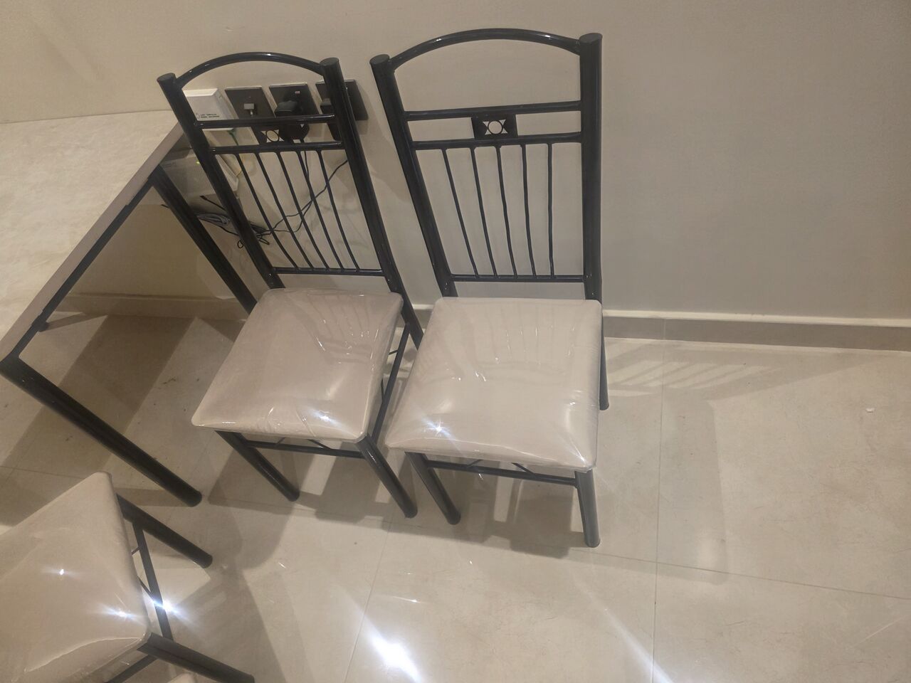 Al Malaz, Furniture, SAR 280,  280 Sar Dinning Table With 4 Chairs