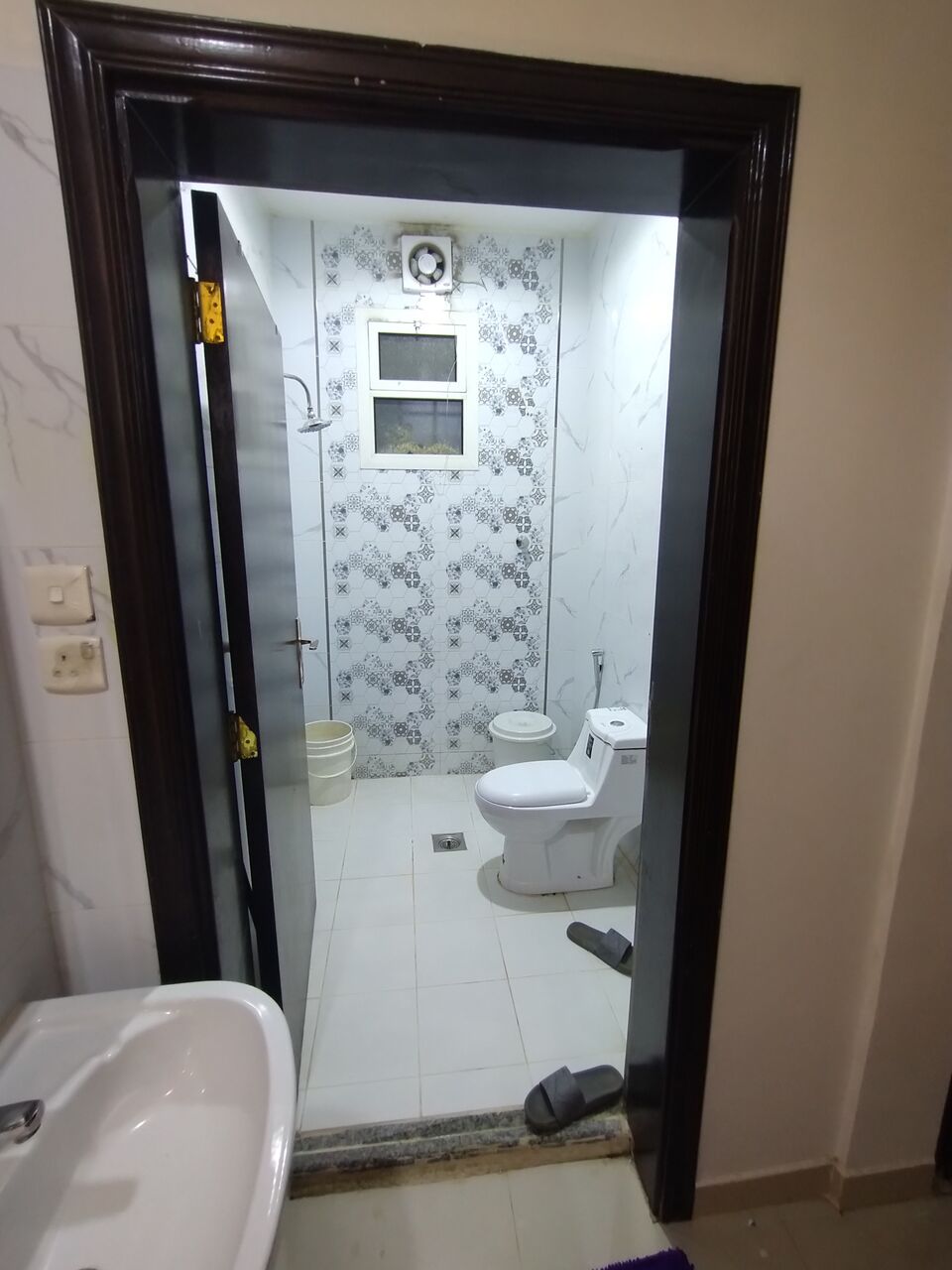 Riyadh, Apartments, Flats, Houses & Villas, SAR 500/month,  3 BR,  Single Bed Space Available For Rent Location: Al-Monansiyah District, Riyadh Rent: 500 SAR
