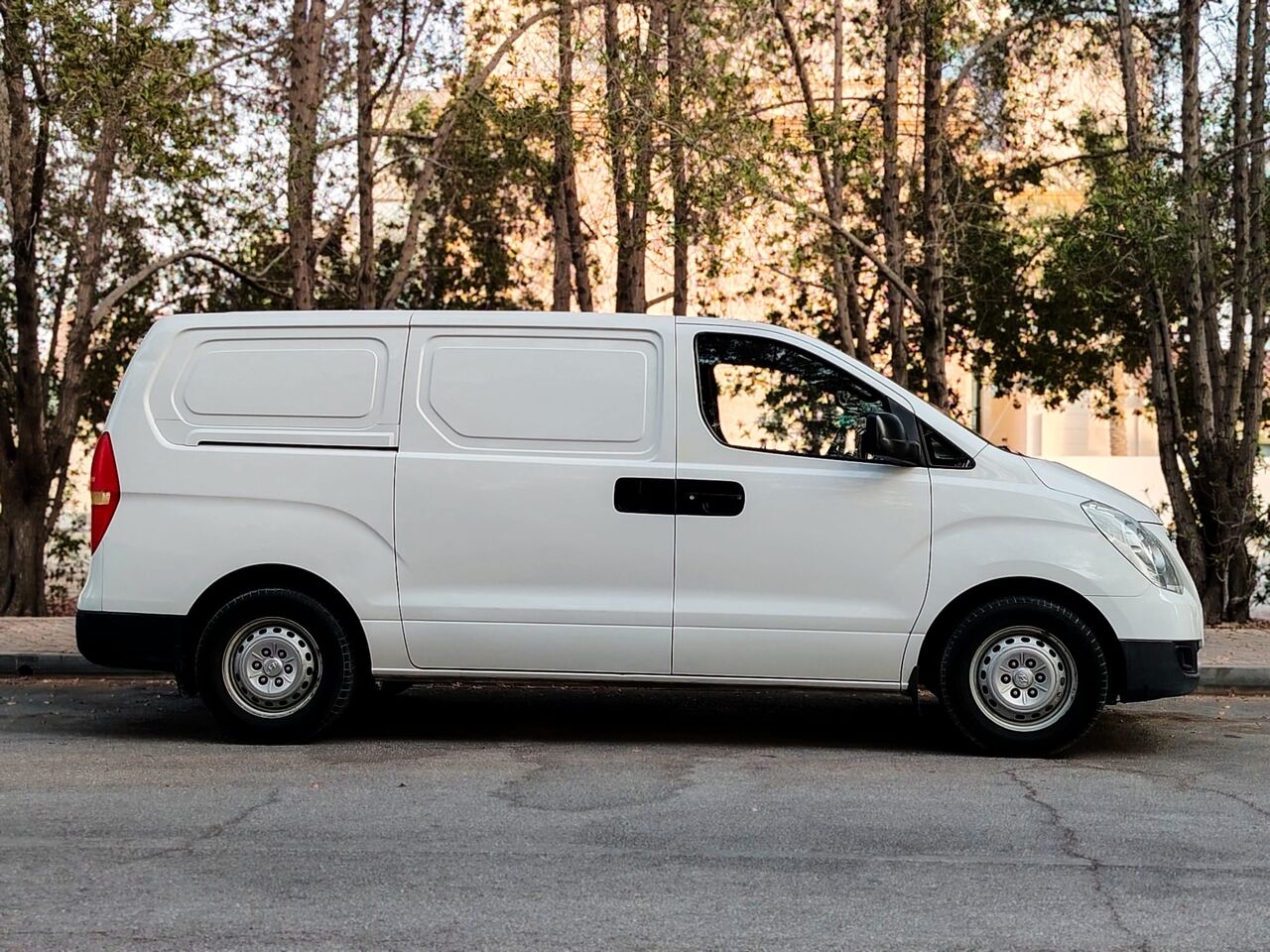 Muharraq, Vehicles, Cars & Trucks , BHD 1,  Hyundai H1,  2018,  Automatic,  179000 KM,   Cargo