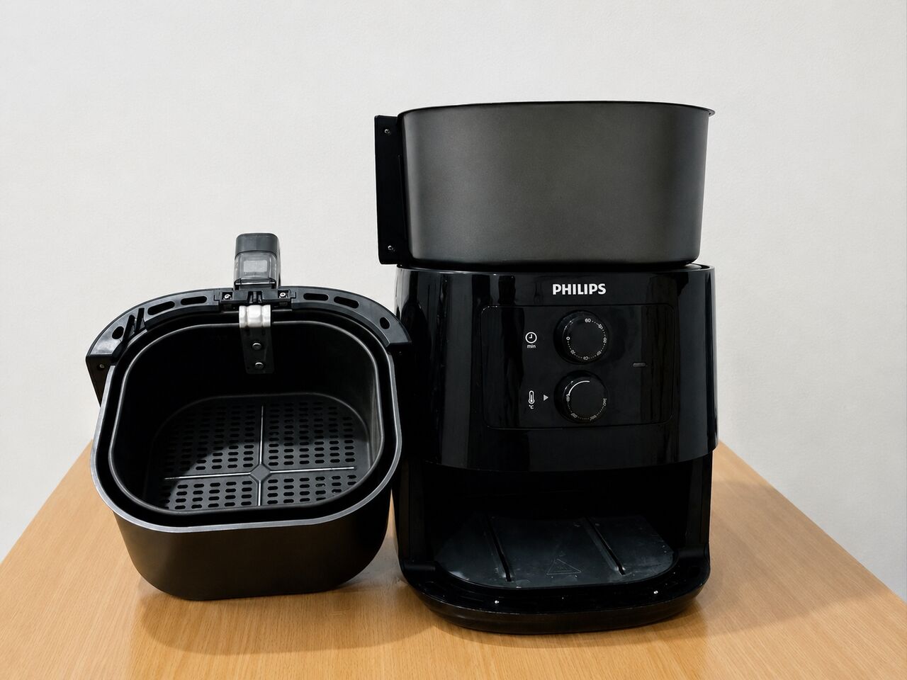 Riyadh, Household Items, SAR 150,  Philips Airfryer Essential HD9200 For Sale