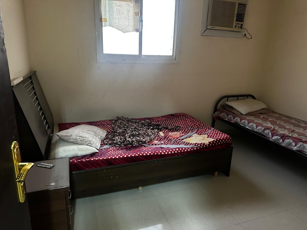 Al Malaz, Household Items, SAR 2150,  AC, Refrigerator, Cot, Mattress, Gas Cylinder, Stove, Almirah, Table And Utentsials
