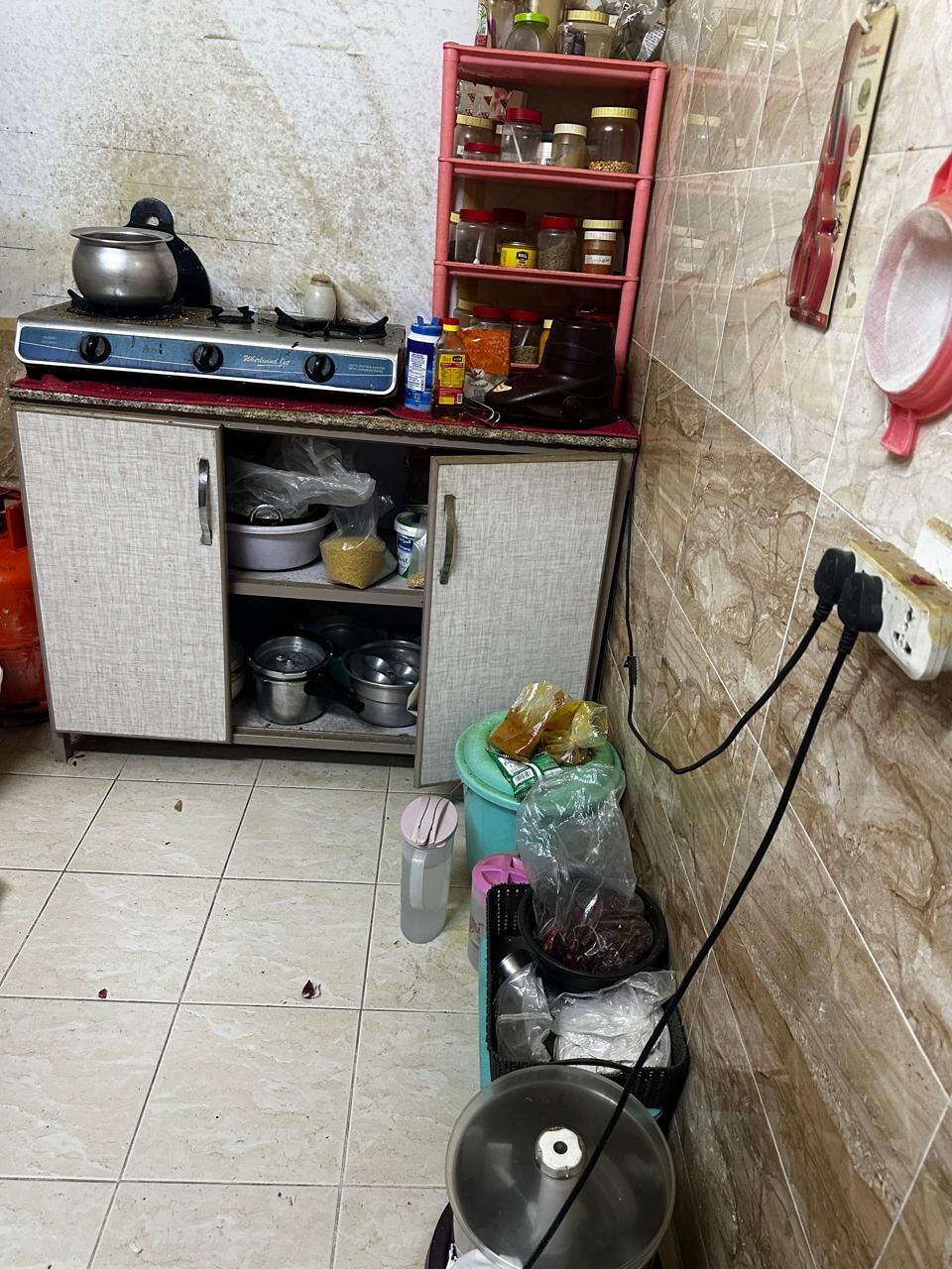 Al Malaz, Household Items, SAR 2150,  AC, Refrigerator, Cot, Mattress, Gas Cylinder, Stove, Almirah, Table And Utentsials