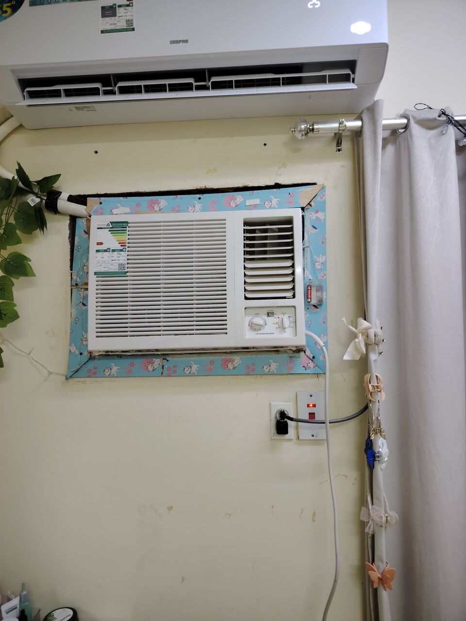 Al Thuqbah, Air Conditioners, SAR 1050,  Basic Window AC 1.5 Ton Hot& Cold 1 Year Old, New Good Condition