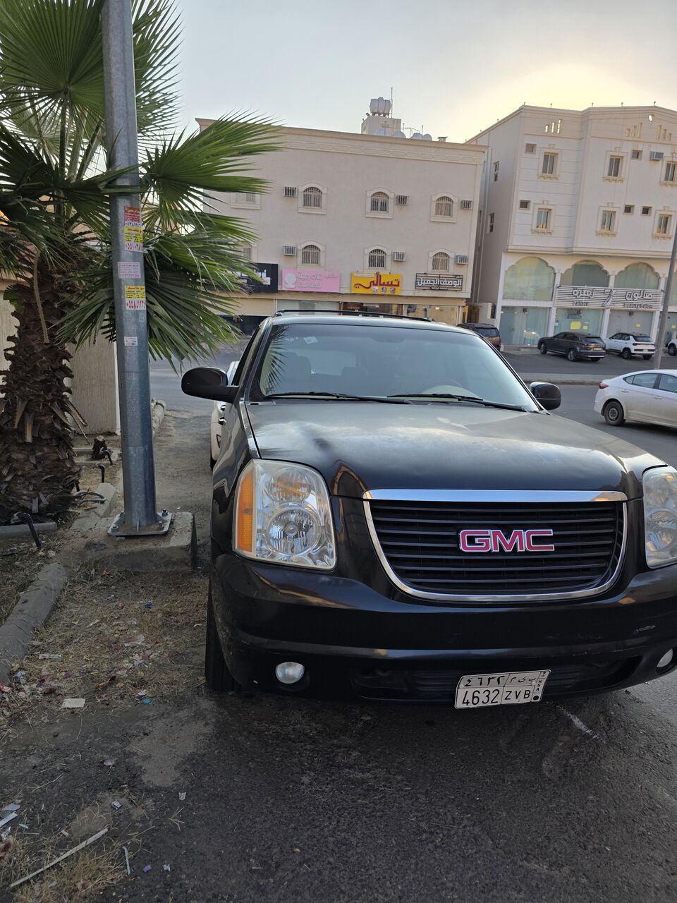 Abha, Vehicles, Cars & Trucks , SAR 46000,  Gmc Yukon XL,  2013,  Automatic,  155000 KM,  Well Maintained Suv Very Low Kilometers Run