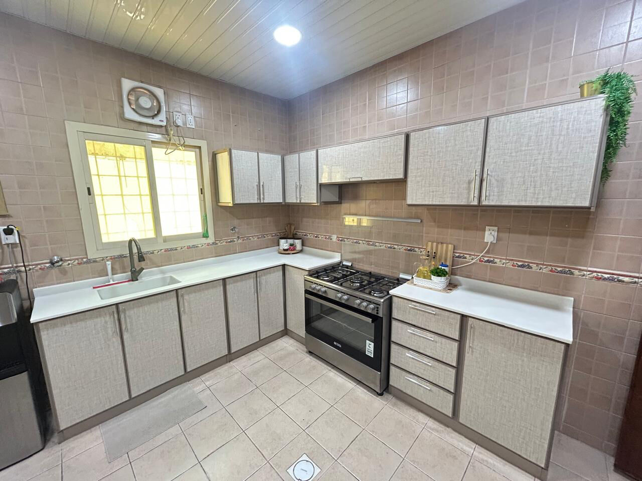 Dammam, Household Items, SAR 3000,  Kitchen Cabinet