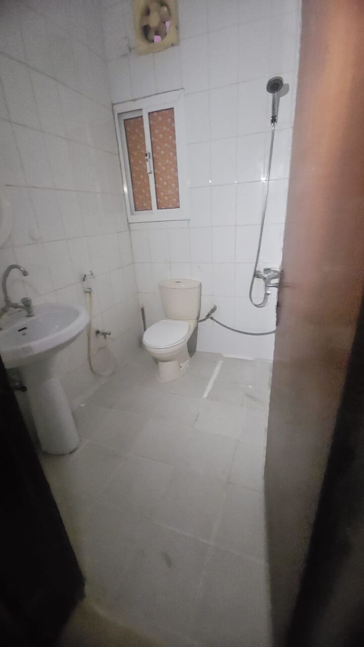 Salmaniya, Apartments, Flats, Houses & Villas, BHD 120/month,  1 BR,  1 Bedroom Unfurnished Flat For Rent Without Ewa