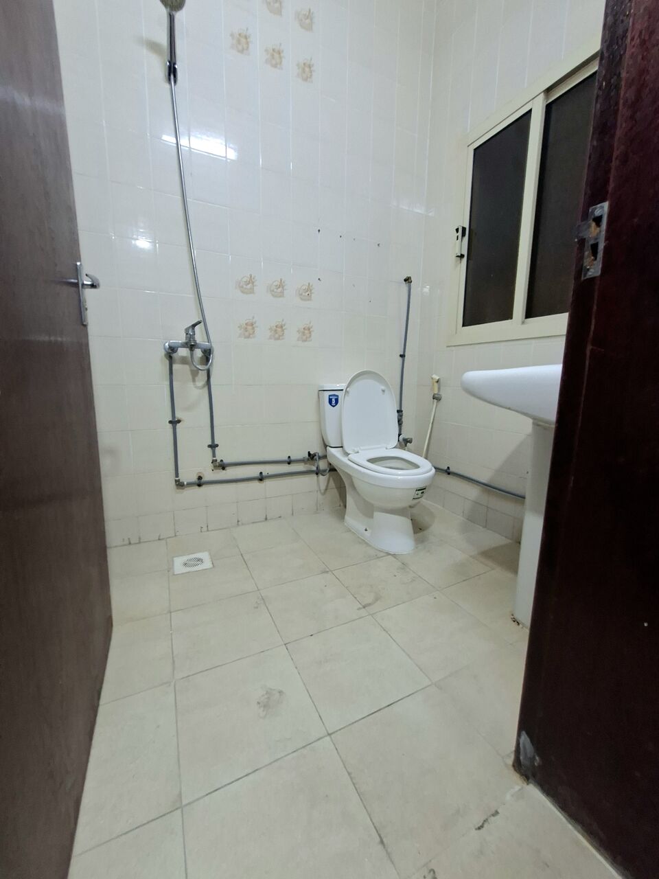Gudaibiya, Apartments, Flats, Houses & Villas, BHD 160/month,  Studio,  Semi Furnished Studio With Unlimited Ewa In Gudaibiya,Neat & Clean Flat @ 35547951