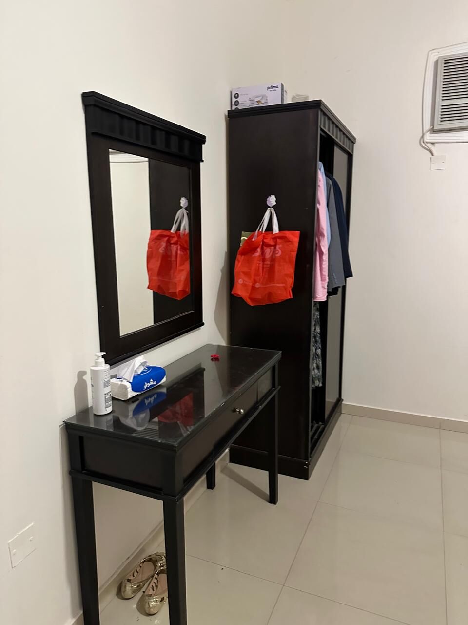 Jeddah, Rooms for Rent, SAR 1200/month,  Furnished,  Very Neat And Clean Fully Furnished Room Available For Executive Bachelor-Only Non-Smoker