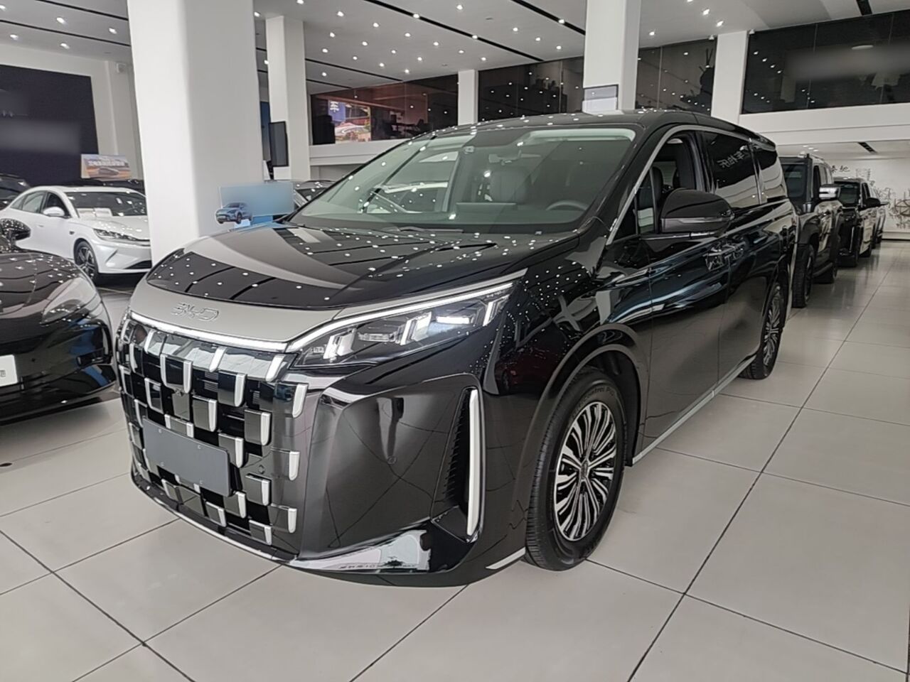 Bangkok, Vehicles, Cars & Trucks , THB 167,  BYD M9 1060 Navigation Edition,  2025,  Automatic,  1600 KM,  Used BYD M9  1060 Navigation Edition