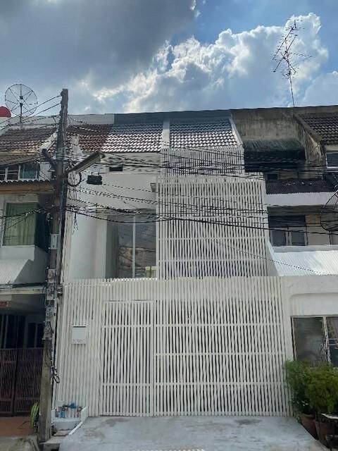 Bangkok, Villas, THB 80000,  23 Sq. Feet,  Townhouse For Rent, 3 Floors, 250 Sq M, Sukhumvit Road 71, Soi Pridi Banomyong 42 (pets