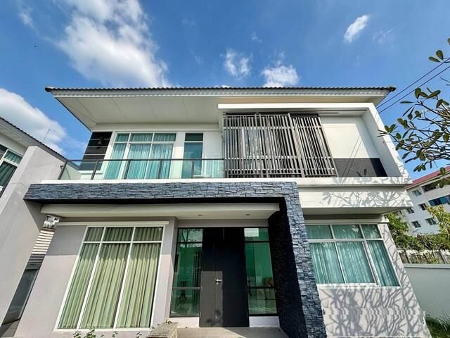 Bangkok, Villas, THB 55500,  100 Sq. Feet,  2-story Detached House For Rent, 100 Sq M, The Ozone Panya Inthra Project, Near Fashion