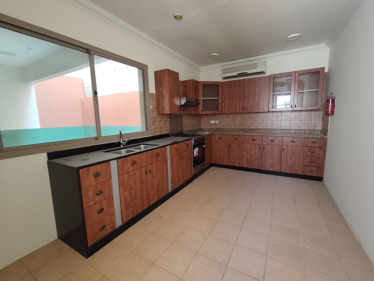 Hidd, Villas, BHD 400,  Hidd:- 3Bhk Semifurnished Villa On Rent With Swimming Pool..