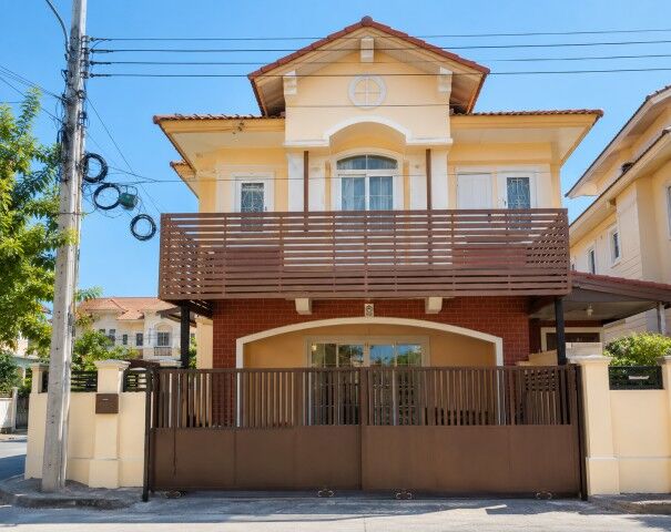 Bangkok, Villas, THB 17999,  28 Sq. Feet,  Lam Luk Ka Khlong 2 Nana Charoen Market 400 M. Corner Townhouse, 2 Floors, 3 Bedrooms,