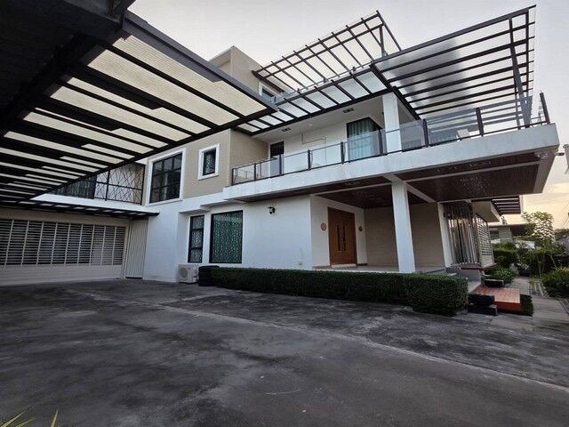Bangkok, Real Estate For Sale, THB 790000000,  6 BR,  296 Sq. Feet,  Code C7249 Large Detached House For Sale. Area Almost 300 Sq M. There Is An Elevator In