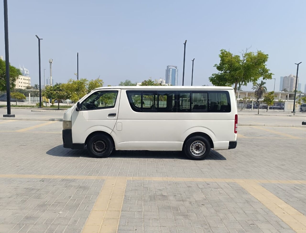 Manama, Vehicles, Cars & Trucks , BHD 3500,  TOYOTA HIACE,  2012,  Manual,  379000 KM,  16 SEATER