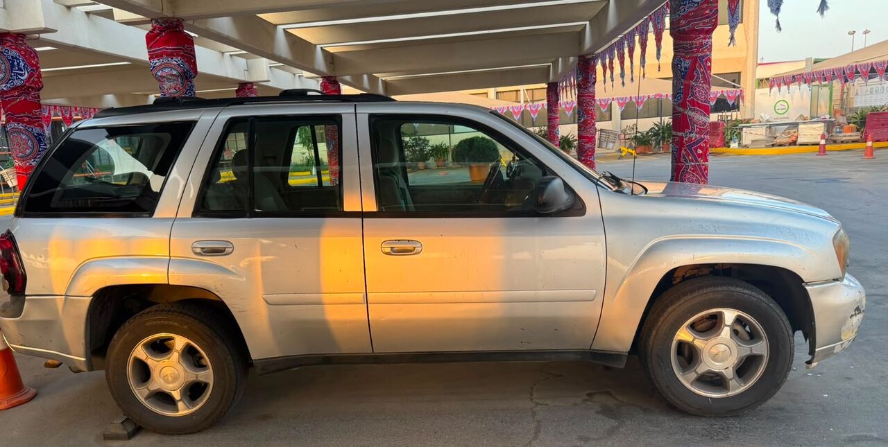 Mushrefah, Vehicles, Cars & Trucks , SAR 17000,  Chevrolet Trailblazer LT,  2009,  Automatic,  211500 KM,  Spacious Family SUV Trailblazer &ndash; Silver