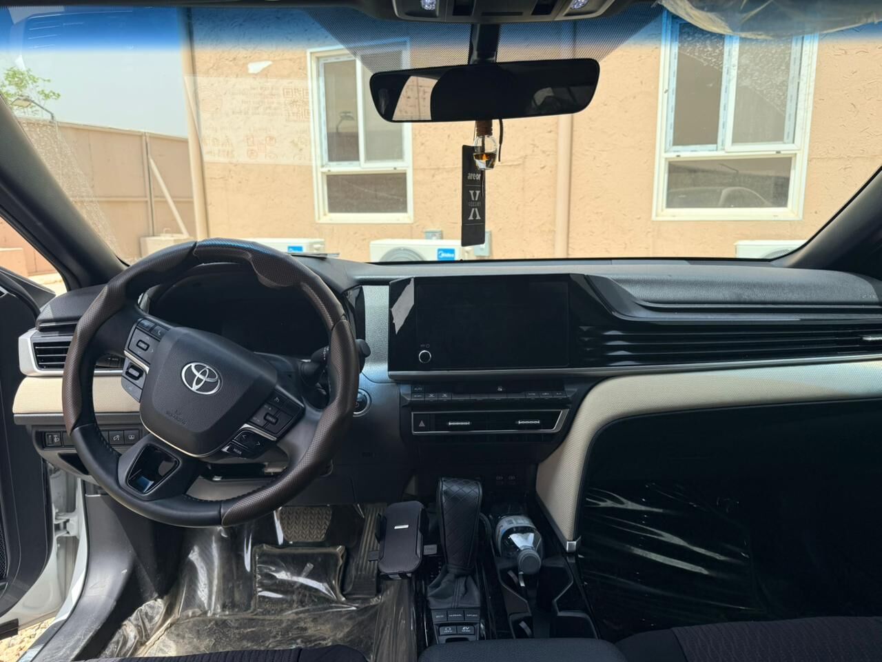 Riyadh, Vehicles, Cars & Trucks , SAR 107000,  Toyota Camry LE Hybrid,  2025,  Automatic,  35680 KM,  Urgent Sale: Toyota Camry LE HEV  Used Only For 16 Months