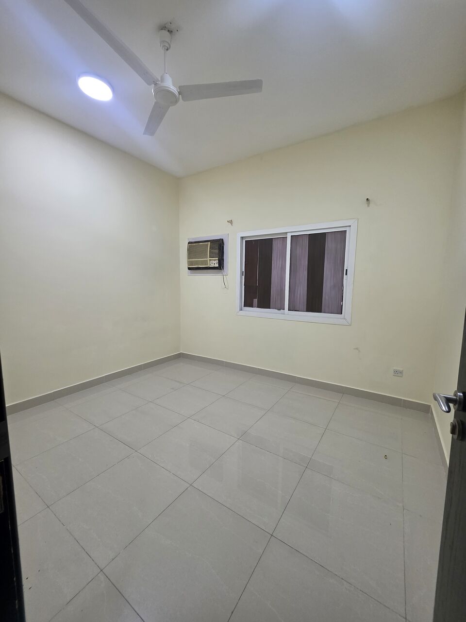 Gudaibiya, Apartments, Flats, Houses & Villas, BHD 220/month,  2 BR,  - Bright & Neet Semi Furnished 2 BHK Flat With Ewa 220/BD In Gudaibiya