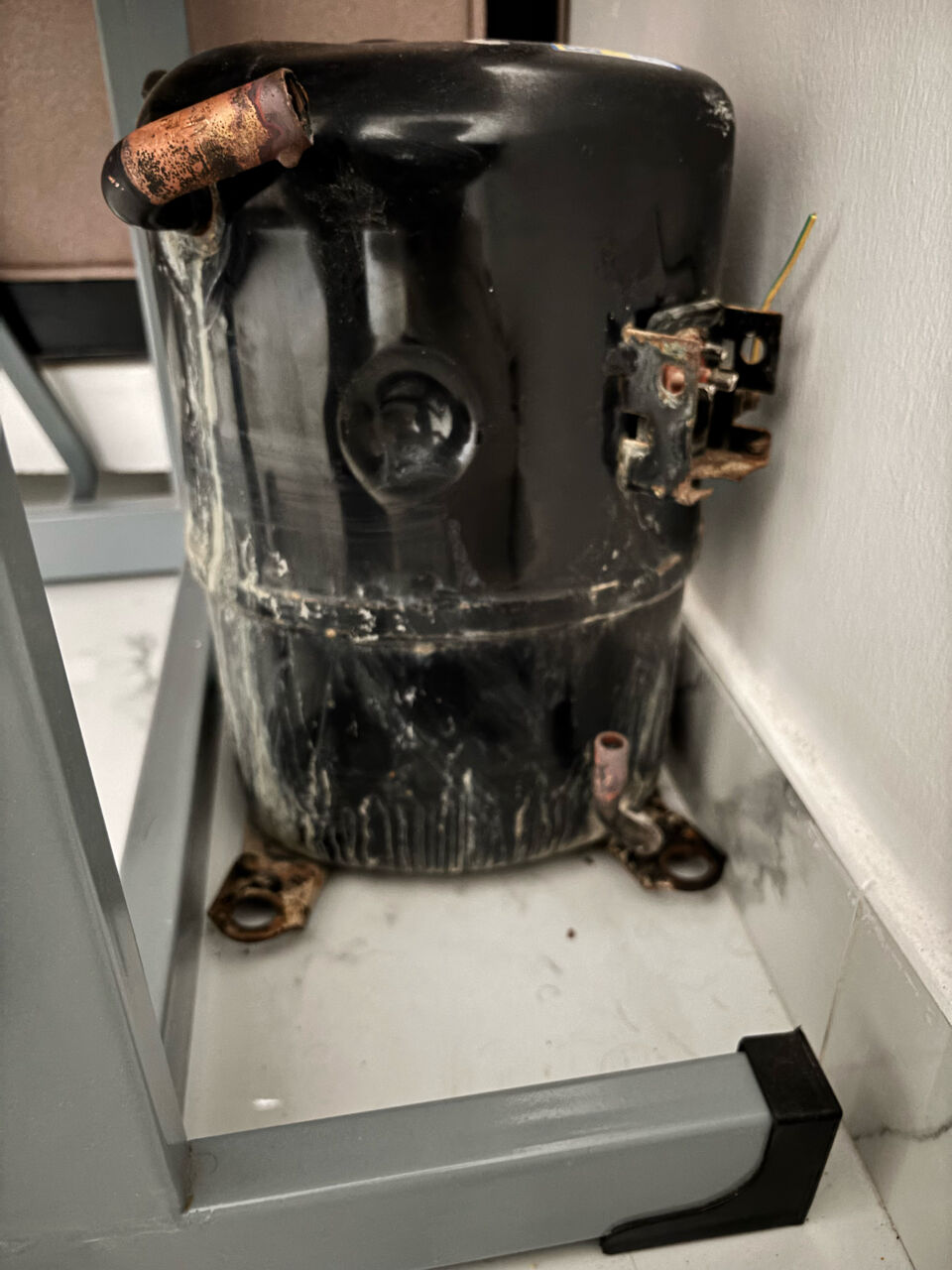 Khobar, Air Conditioners, SAR 250,  Air Compressor AW5638E- (R-22) 250 Sar Only