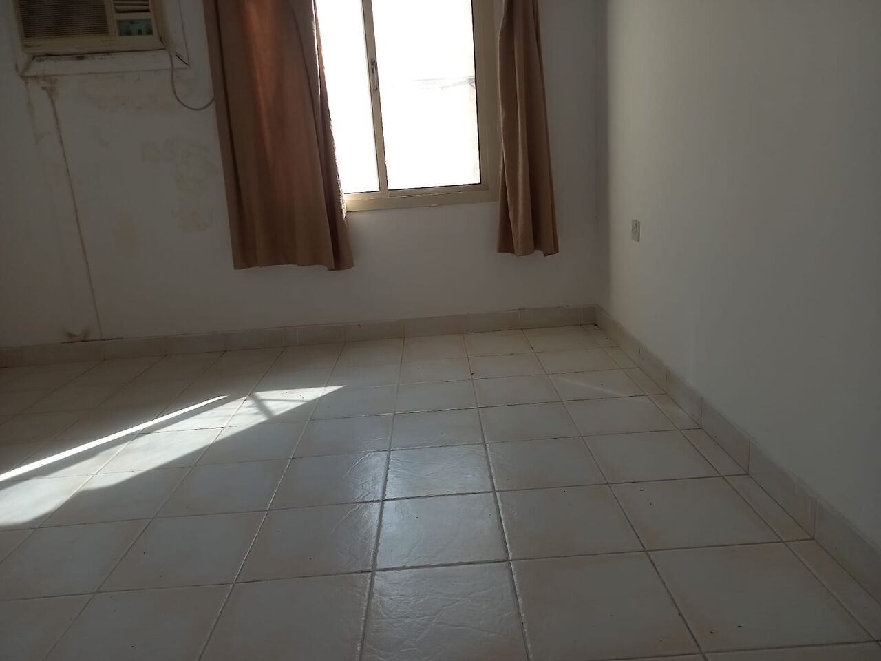 Busaiteen, Apartments, Flats, Houses & Villas, # 2 BEDROOMS,2 BATHROOMS,HALL,KITCHEN,WITH A/C,CURTAIN FLAT FOR RENT -180/BD #