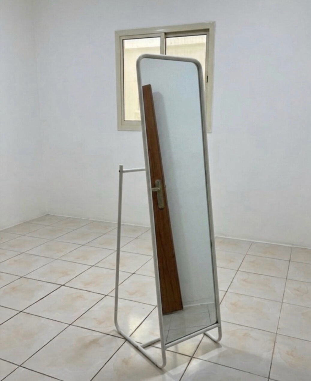 Ras Tanura, Furniture, SAR 50,  Stand Mirror For Sell In Good Condition -rastanura