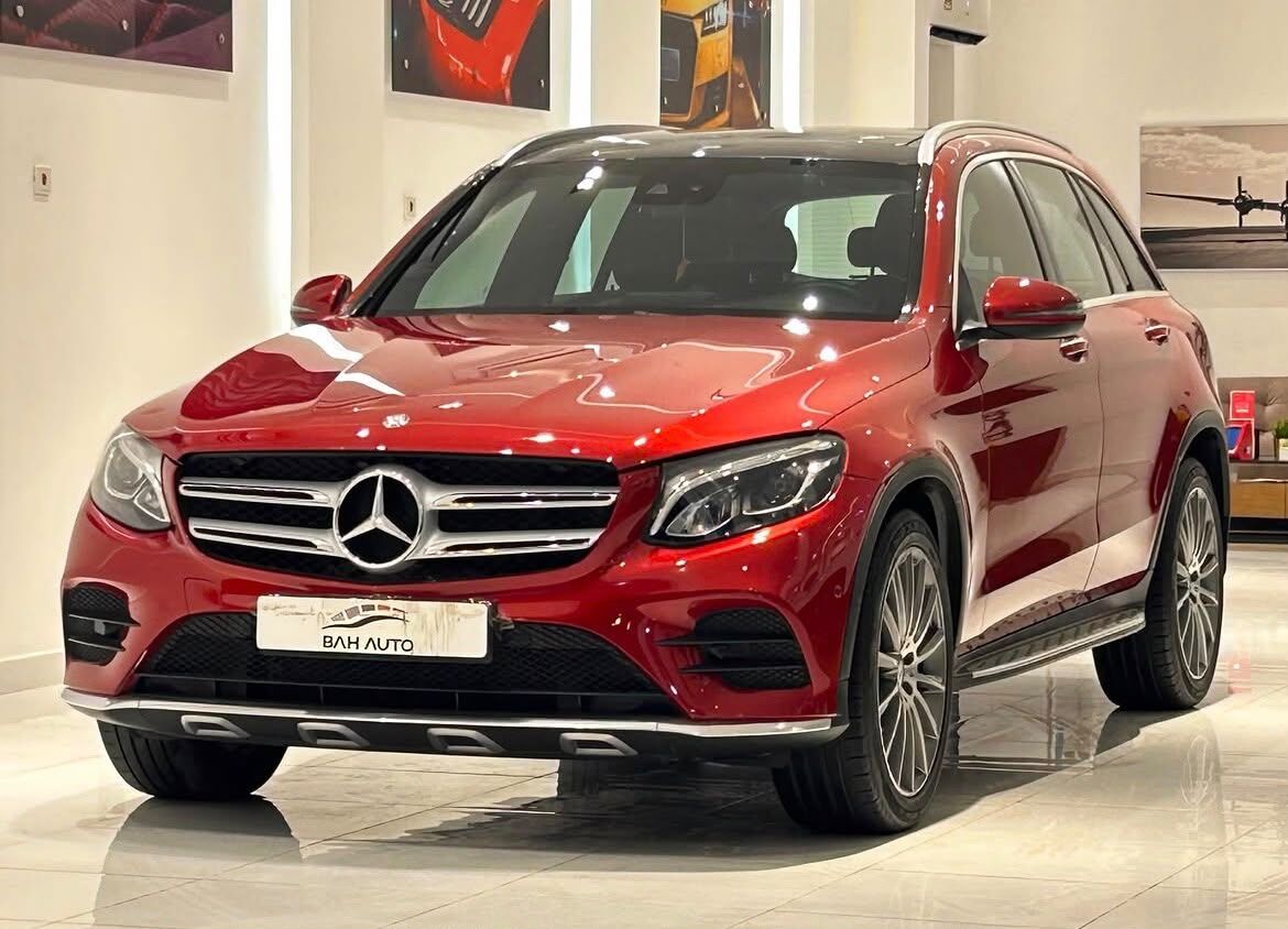Riffa, Vehicles, Cars & Trucks , BHD 7800,  MERCEDES GLC 300,  2017,  Automatic,  220000 KM,   MODEL  FOR SALE