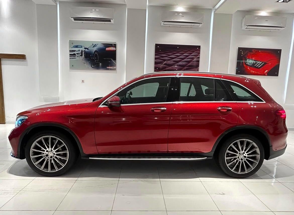 Riffa, Vehicles, Cars & Trucks , BHD 7800,  MERCEDES GLC 300,  2017,  Automatic,  220000 KM,   MODEL  FOR SALE