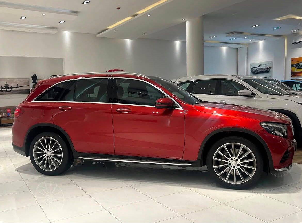 Riffa, Vehicles, Cars & Trucks , BHD 7800,  MERCEDES GLC 300,  2017,  Automatic,  220000 KM,   MODEL  FOR SALE