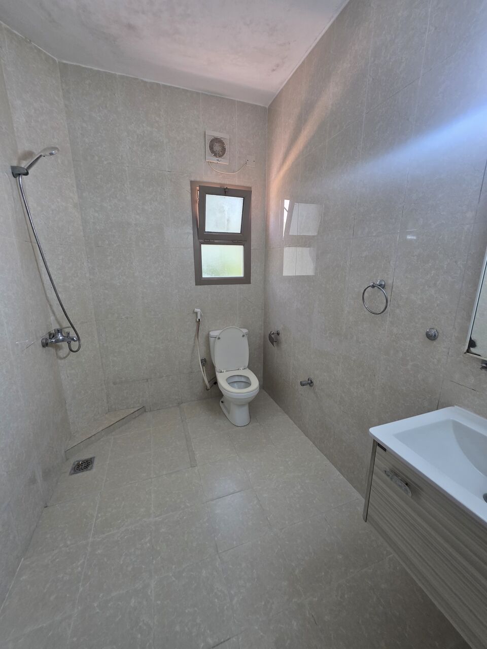 Salmaniya, Apartments, Flats, Houses & Villas, BHD 280/month,  Furnished,  2 BR,  -Very Neet & Clean Fully Furnished 2 BHK Flat With Ewa & Parking @280/BD In Salmaniya