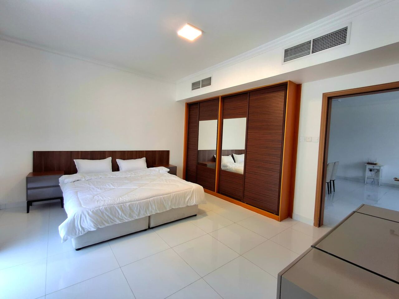 Amwaj Islands, Apartments, Flats, Houses & Villas, BHD 330/month,  2 BR,  120 Sq. Meter,  Renovated 2 BR FF Apartment With Balcony & WIFI Amwaj Island