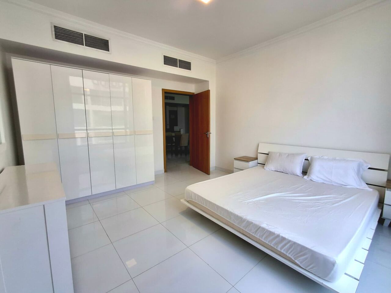 Amwaj Islands, Apartments, Flats, Houses & Villas, BHD 330/month,  2 BR,  120 Sq. Meter,  Renovated 2 BR FF Apartment With Balcony & WIFI Amwaj Island