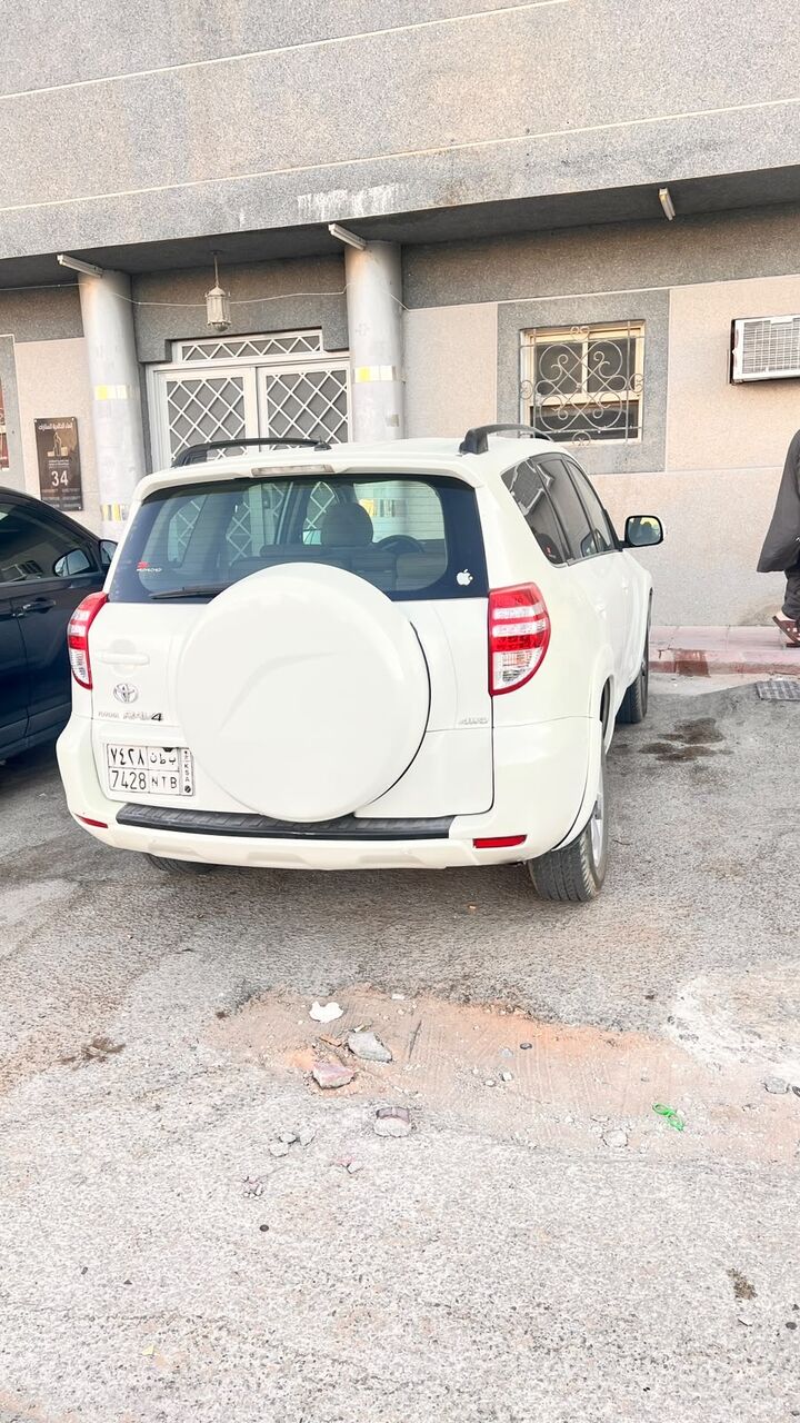 Riyadh, Vehicles, Cars & Trucks , SAR 28000,  Toyota RAV4,  2011,  Automatic,  450000 KM,  Car