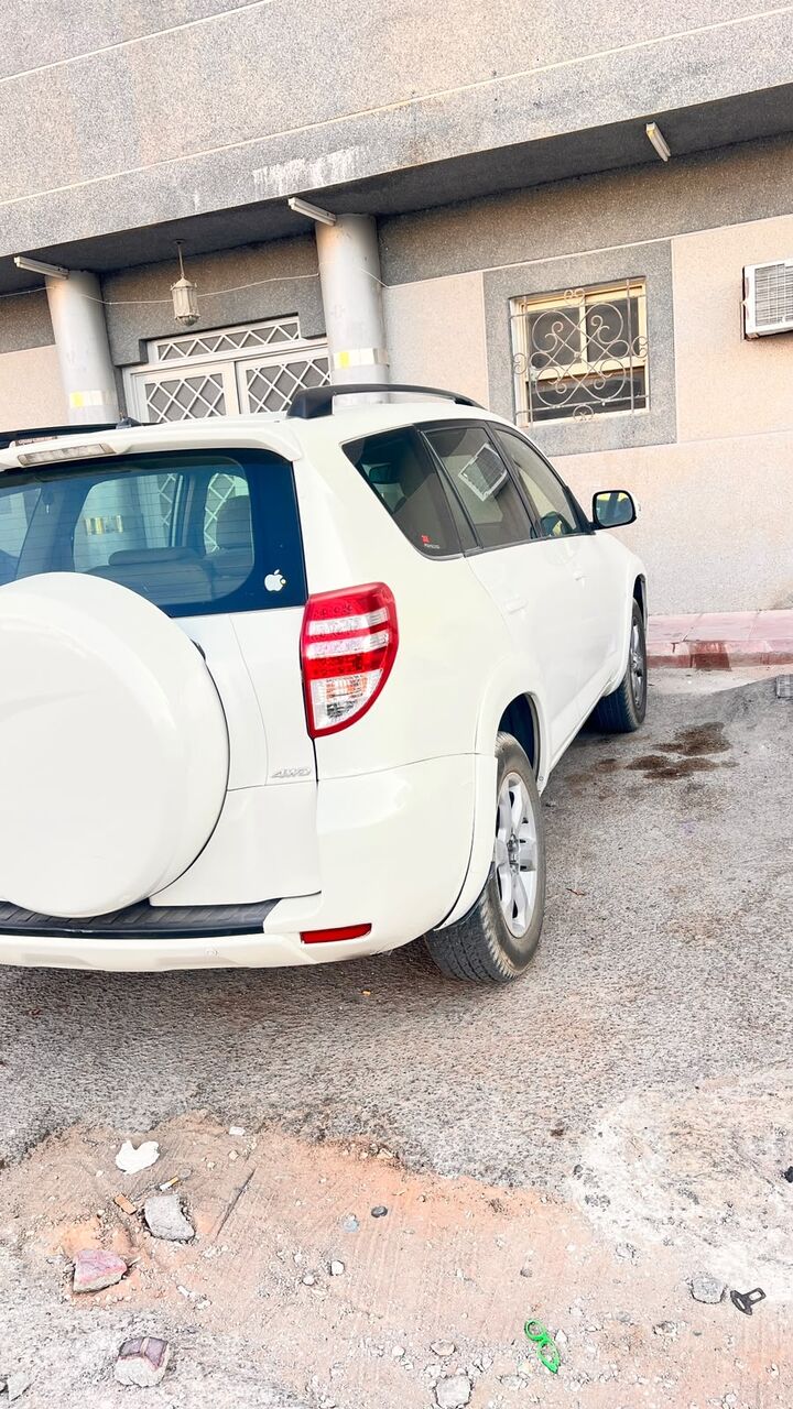 Riyadh, Vehicles, Cars & Trucks , SAR 28000,  Toyota RAV4,  2011,  Automatic,  450000 KM,  Car