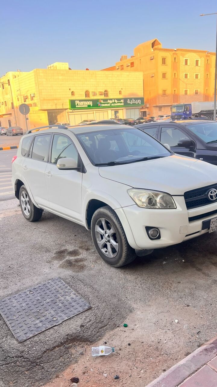 Riyadh, Vehicles, Cars & Trucks , SAR 28000,  Toyota RAV4,  2011,  Automatic,  450000 KM,  Car