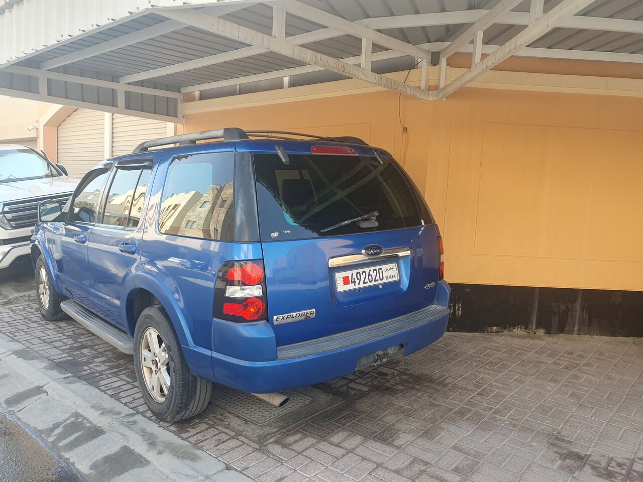 East Riffa, Vehicles, Cars & Trucks , BHD 1800,  Ford Explorer,  2010,  Automatic,  250000 KM,   , 7 Seater Family Car