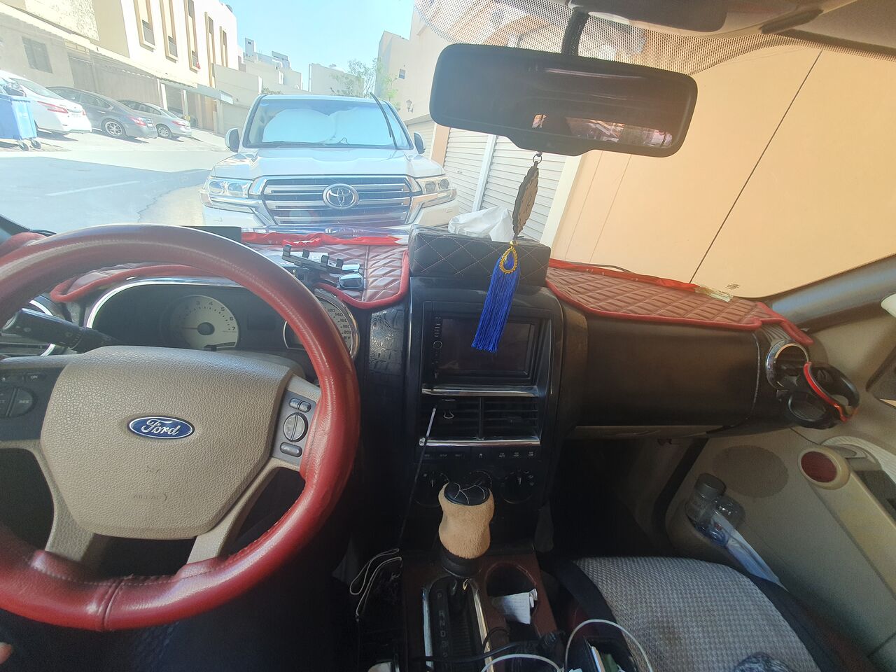 East Riffa, Vehicles, Cars & Trucks , BHD 1800,  Ford Explorer,  2010,  Automatic,  250000 KM,   , 7 Seater Family Car