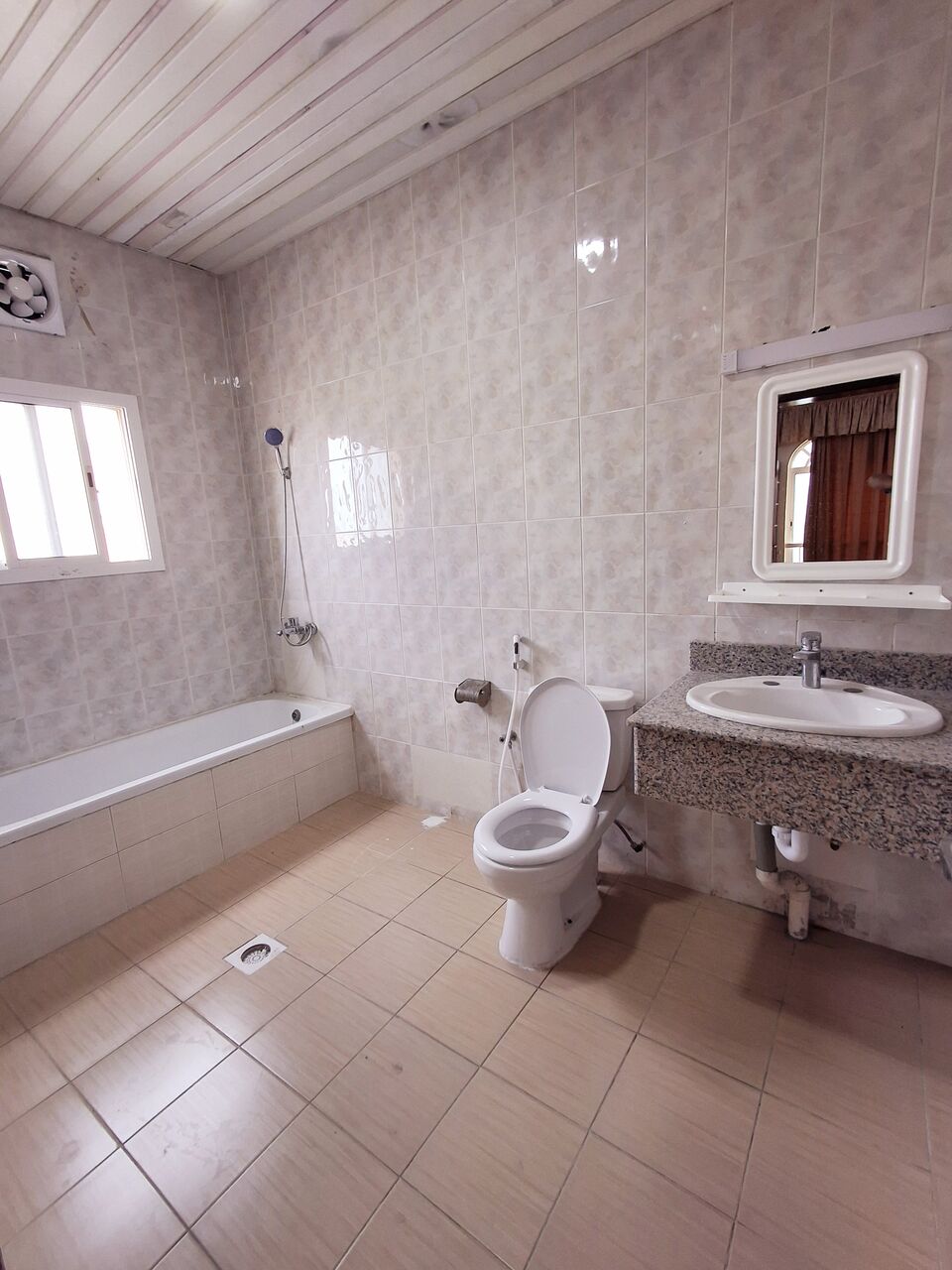 Hoora, Apartments, Flats, Houses & Villas, BHD 260/month,  Furnished,  2 BR,  - Very Neet Fully Furnished Spacious 2 BHK Flat With Ewa & Parking - WiFi @260 BD In Hoora