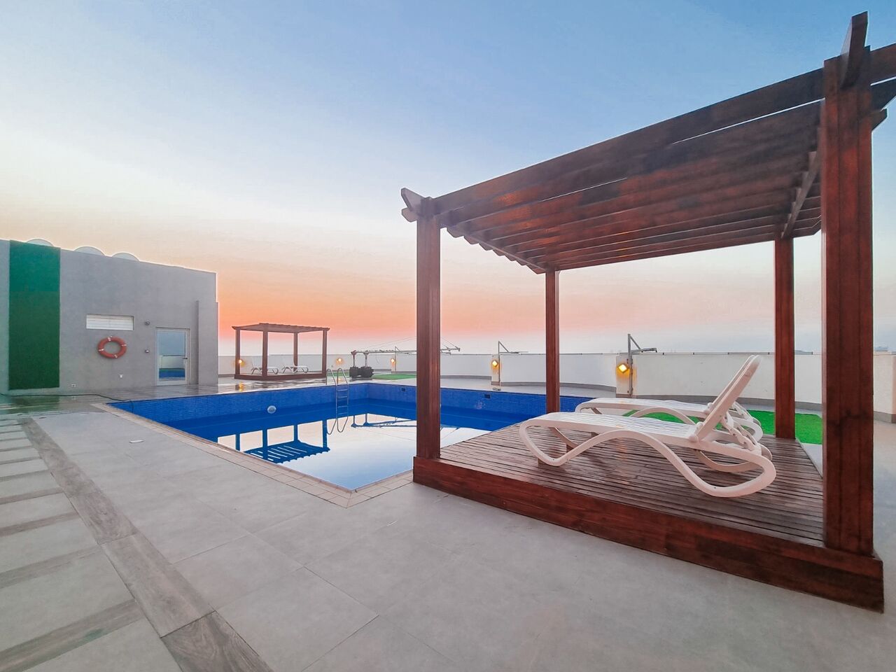 Juffair, Apartments, Flats, Houses & Villas, BHD 280/month,  Furnished,  1 BR,  70 Sq. Meter,  Luxurious Sea View Apartment For Rent 280BD/ Month. High Floor | Limited Unit | Elegant